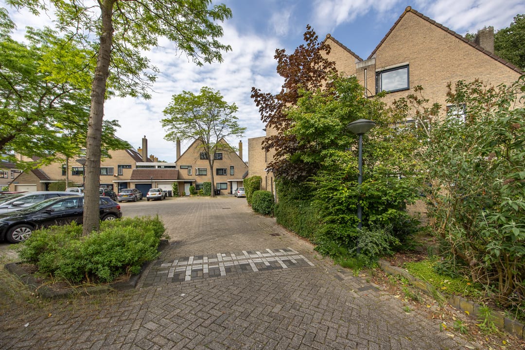 Spacious Semi-Detached Villa with Garden and Water Views in Leiden's Merenwijk — 26