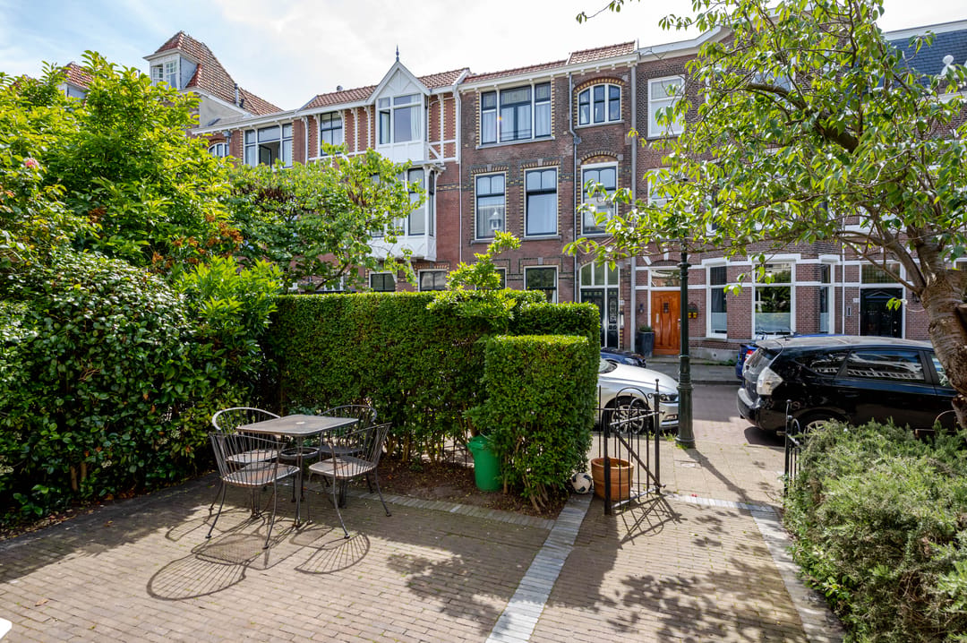 Characterful 1890s Townhouse with Preserved Period Details in Regentessekwartier — 68