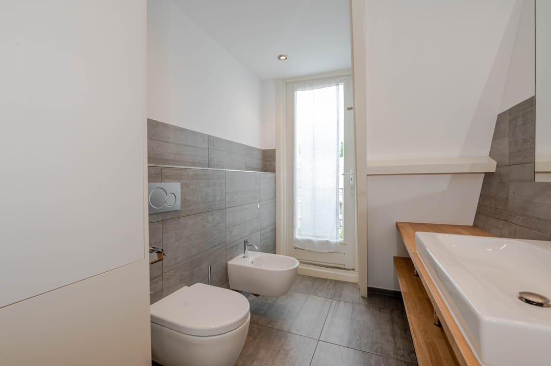 Characterful 1890s Townhouse with Preserved Period Details in Regentessekwartier — 58