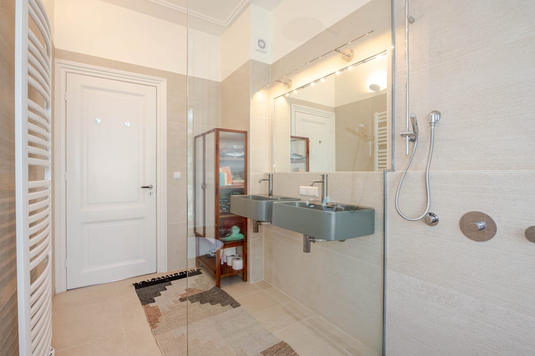 Characterful 1890s Townhouse with Preserved Period Details in Regentessekwartier — 47