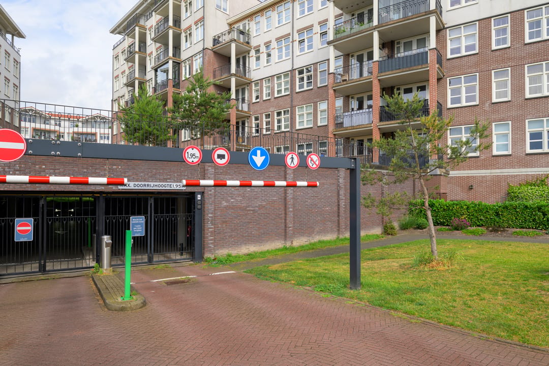 Luxury 3-Room Apartment with Private Parking and Wellness Facilities in Rijnsburg — 26