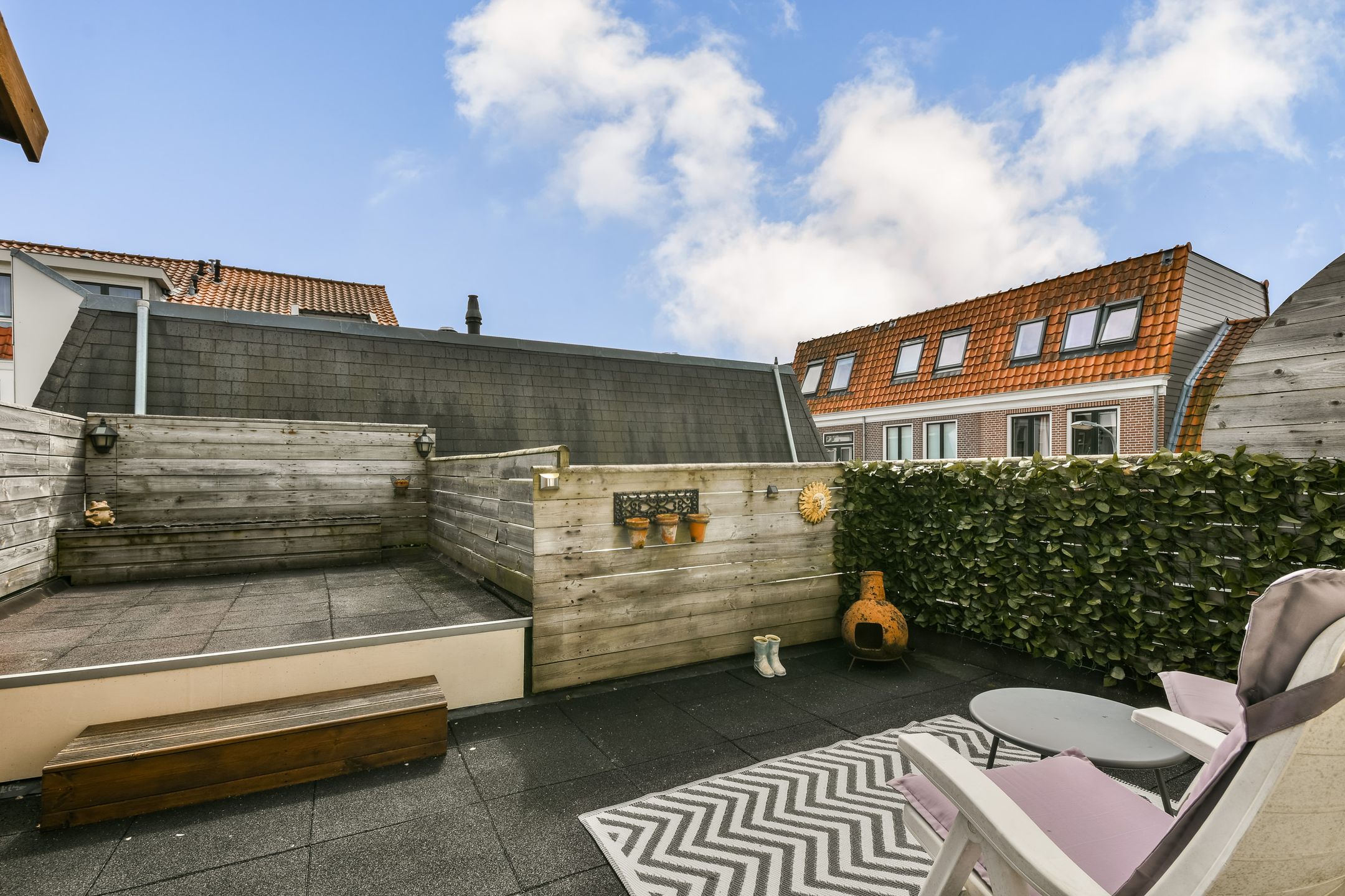 Charming 1906 Upstairs Apartment with Terrace Near Haarlem Centre — 9