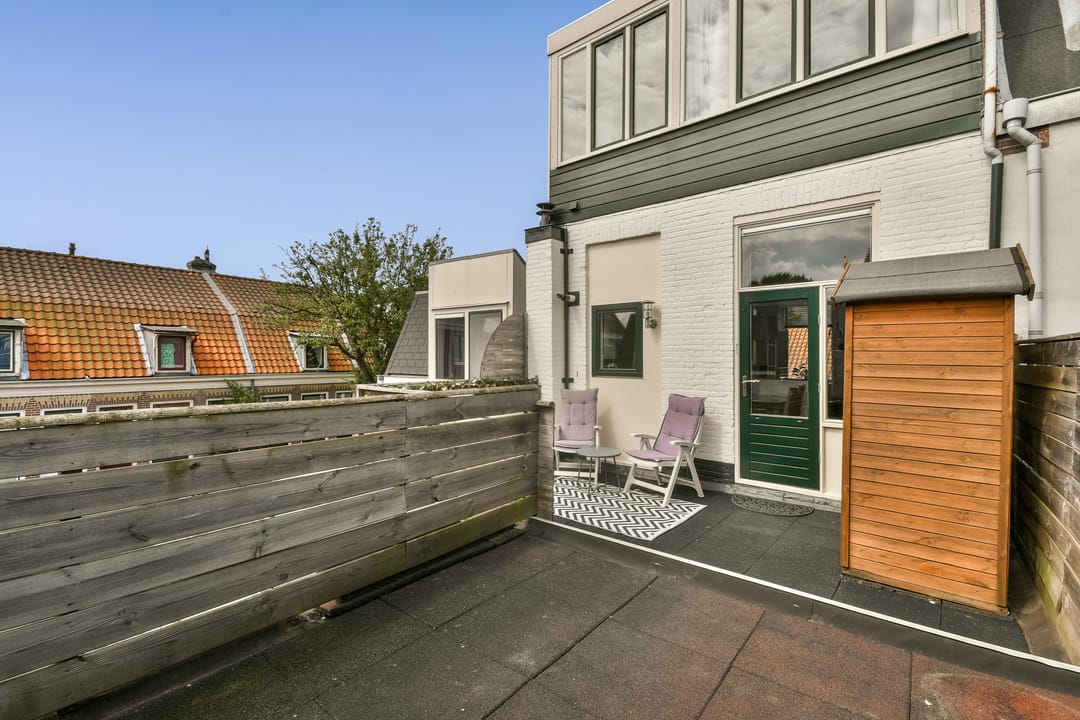 Charming 1906 Upstairs Apartment with Terrace Near Haarlem Centre — 11