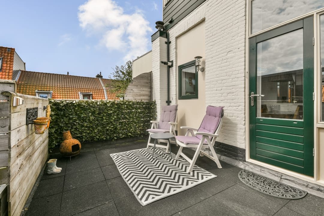 Charming 1906 Upstairs Apartment with Terrace Near Haarlem Centre — 8