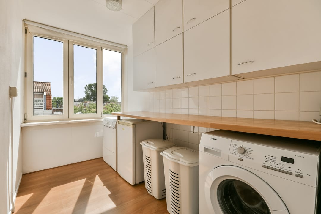Charming 1906 Upstairs Apartment with Terrace Near Haarlem Centre — 17