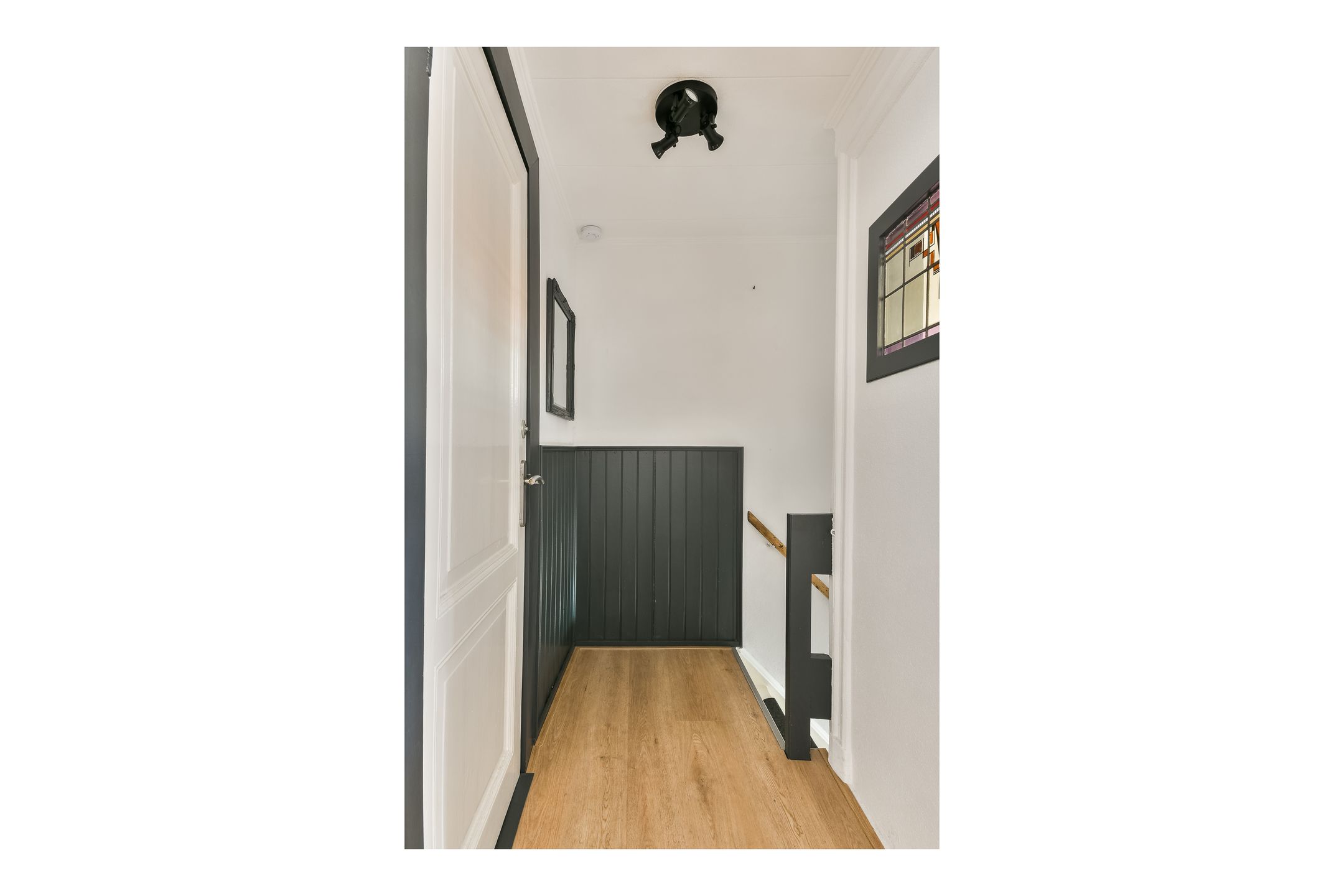 Charming 1906 Upstairs Apartment with Terrace Near Haarlem Centre — 12