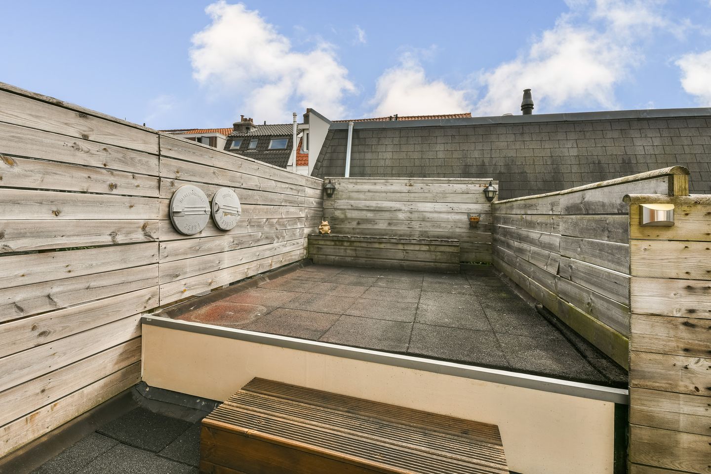 Charming 1906 Upstairs Apartment with Terrace Near Haarlem Centre — 10