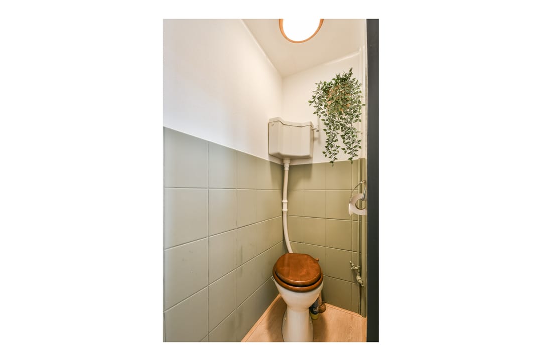 Charming 1906 Upstairs Apartment with Terrace Near Haarlem Centre — 13