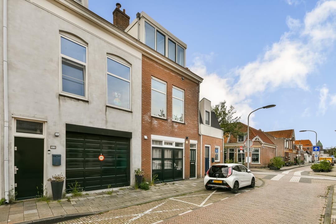 Charming 1906 Upstairs Apartment with Terrace Near Haarlem Centre — 22