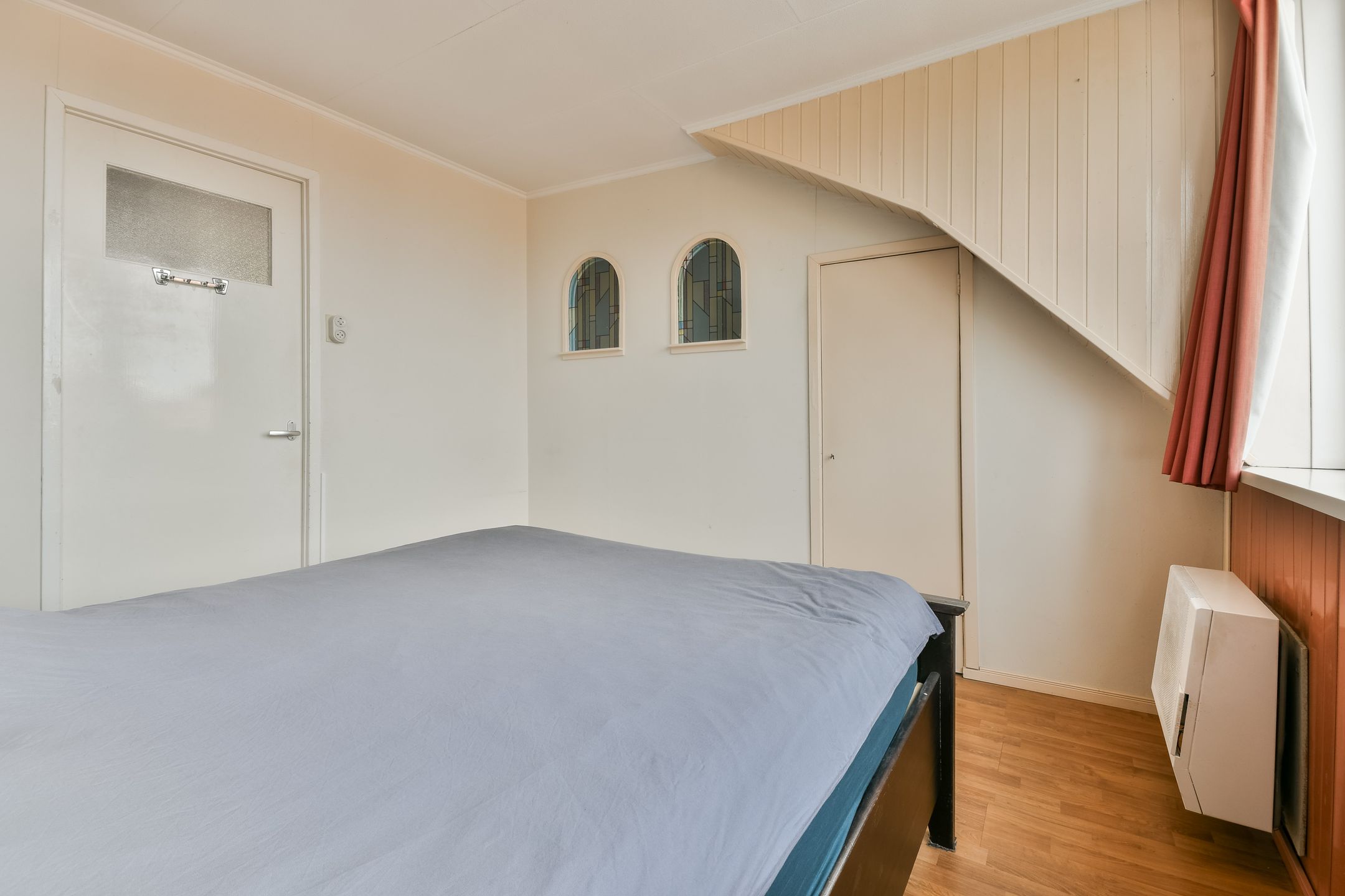 Charming 1906 Upstairs Apartment with Terrace Near Haarlem Centre — 15