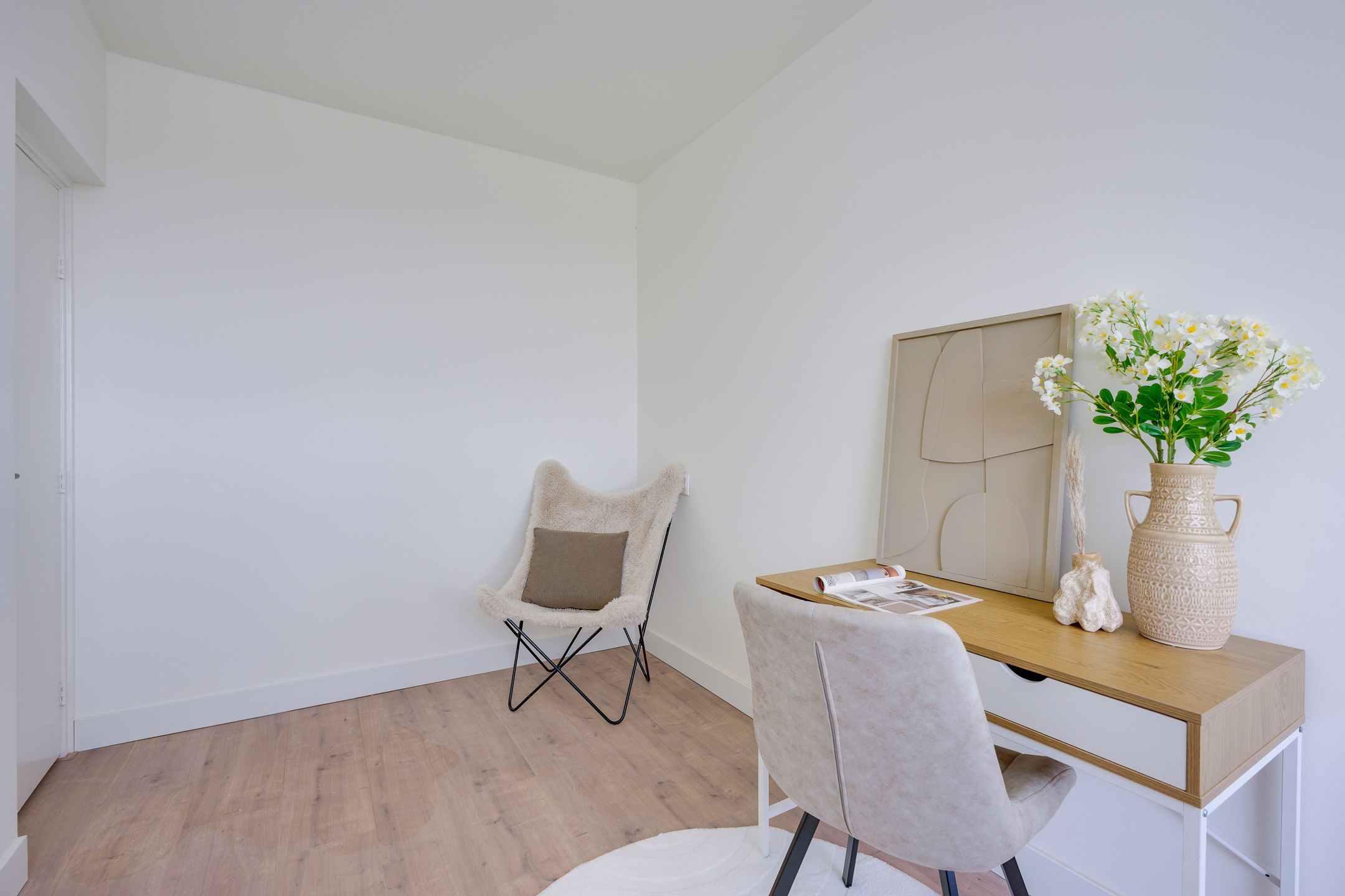 Spacious corner apartment in Utrecht Overvecht with two balconies and free views — 24