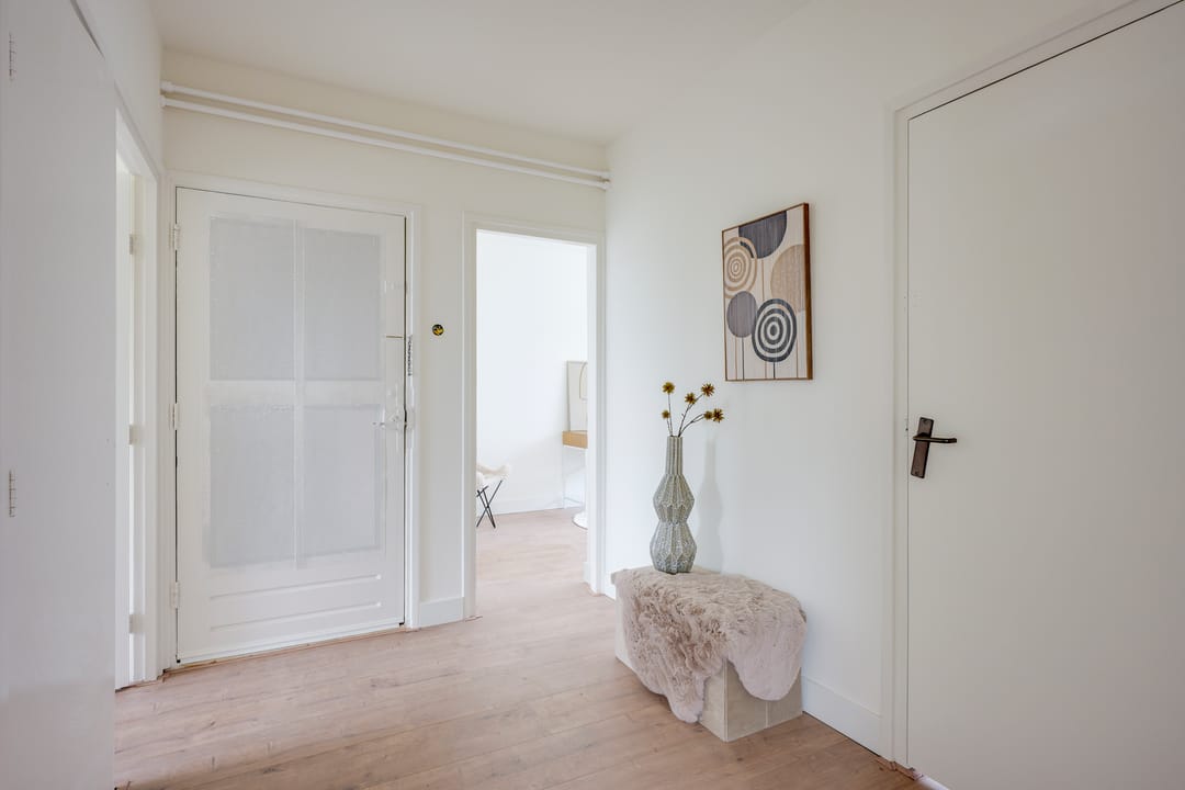 Spacious corner apartment in Utrecht Overvecht with two balconies and free views — 13