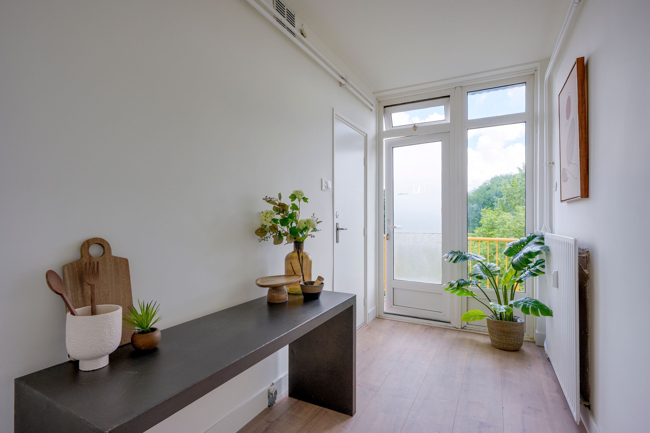 Spacious corner apartment in Utrecht Overvecht with two balconies and free views — 18