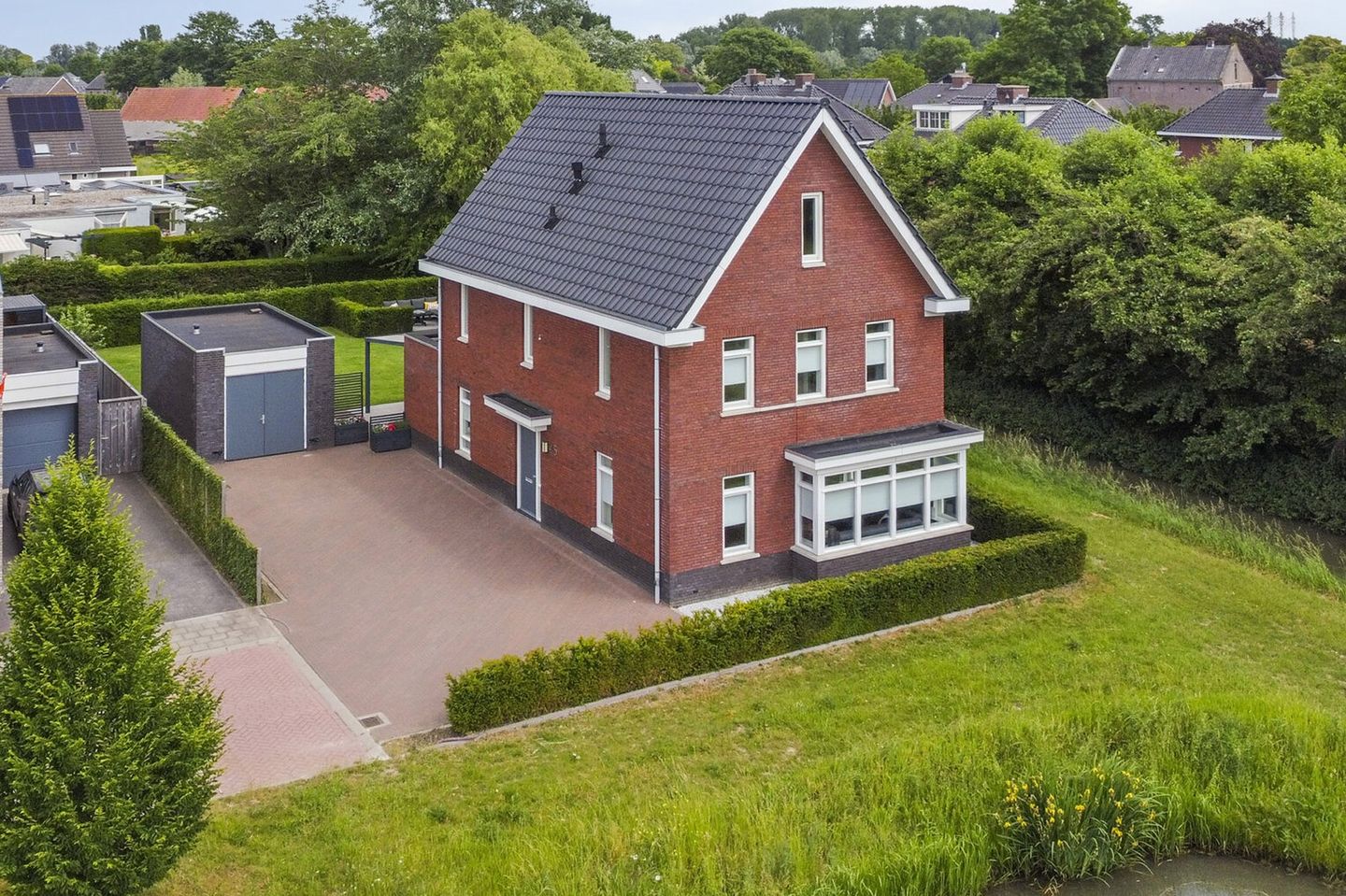 Photo 1 of Karmijn 45
