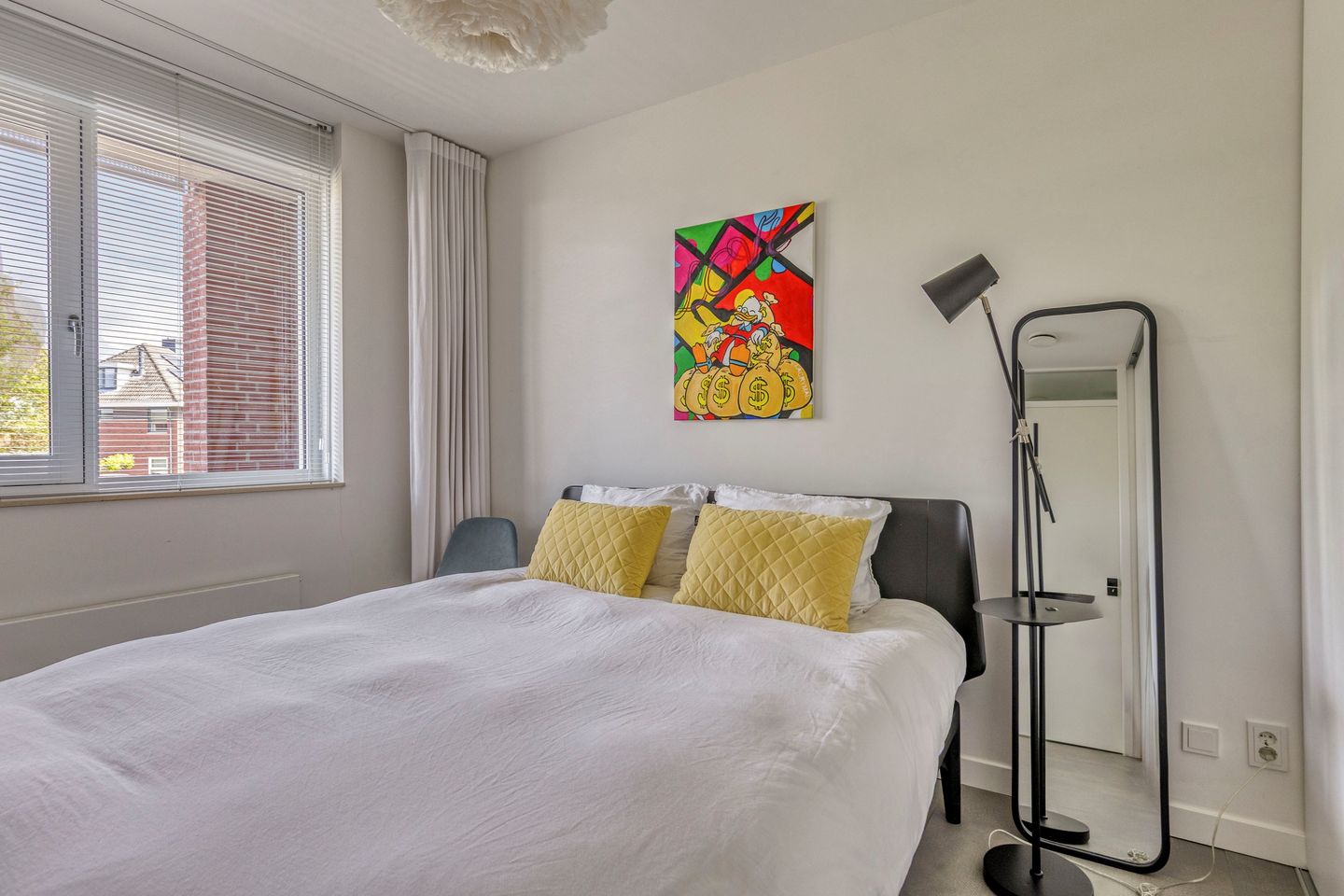 Modernized Corner Apartment with Balcony, Parking and Storage in Green Residential Area — 34