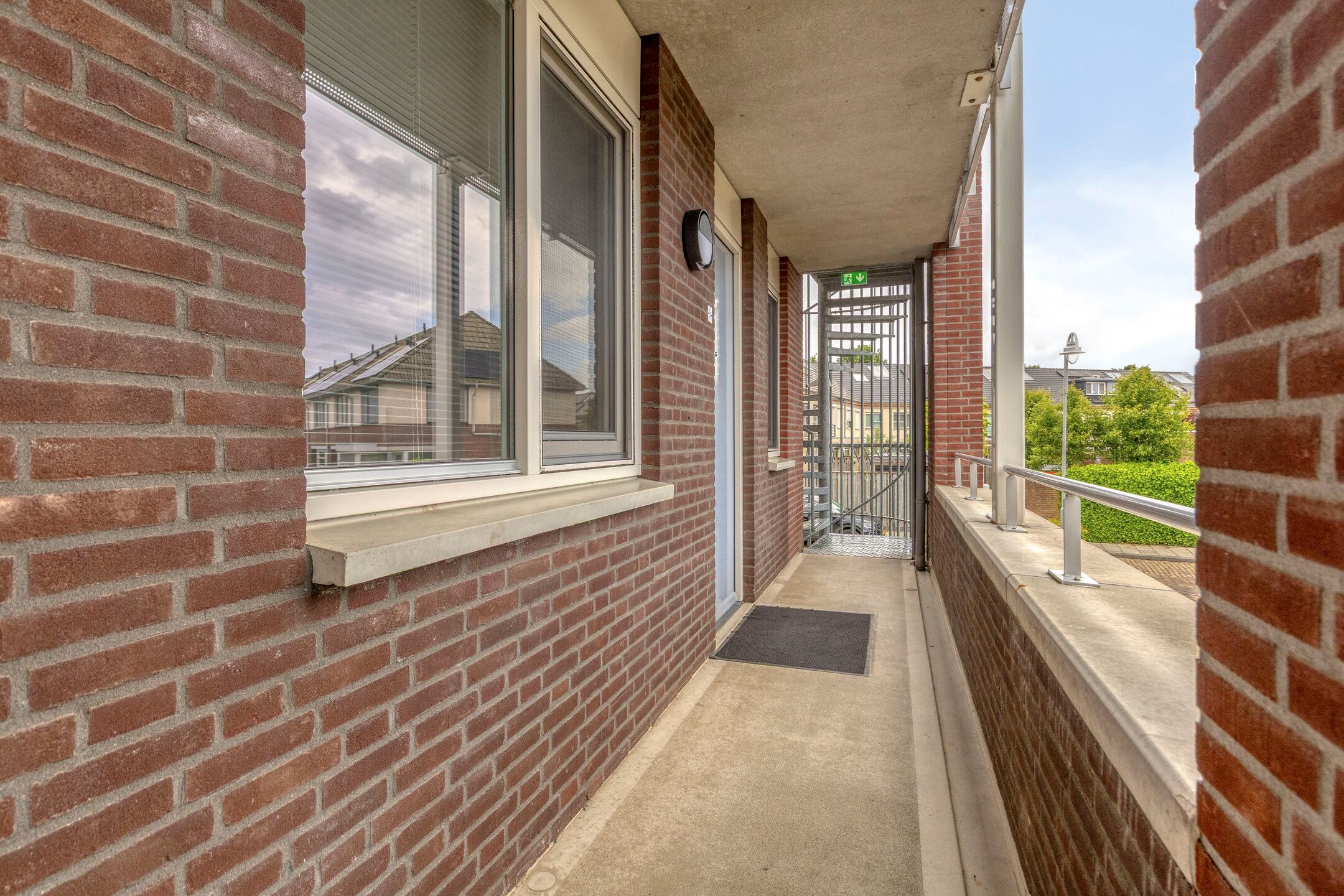 Modernized Corner Apartment with Balcony, Parking and Storage in Green Residential Area — 15
