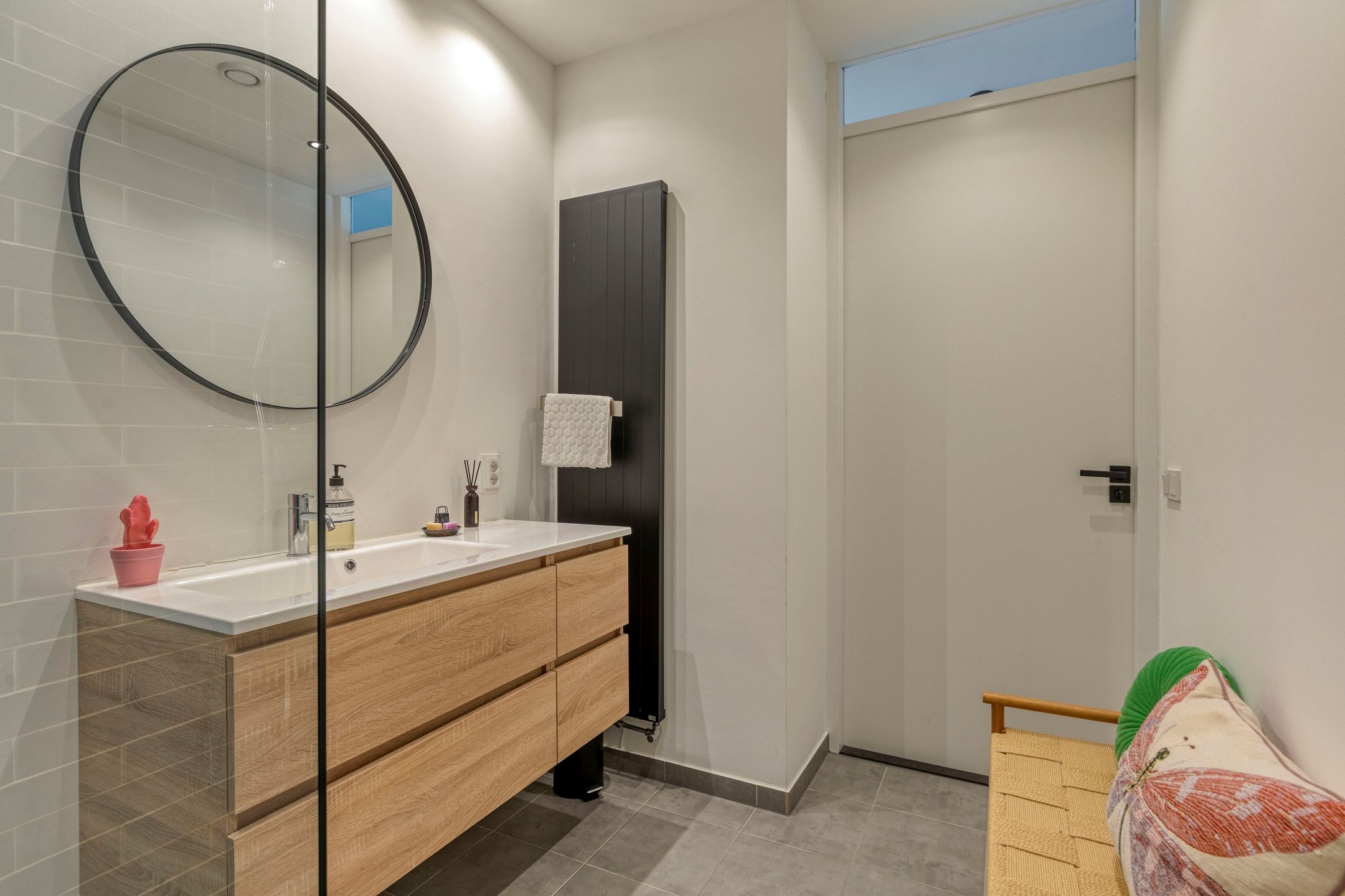 Modernized Corner Apartment with Balcony, Parking and Storage in Green Residential Area — 39