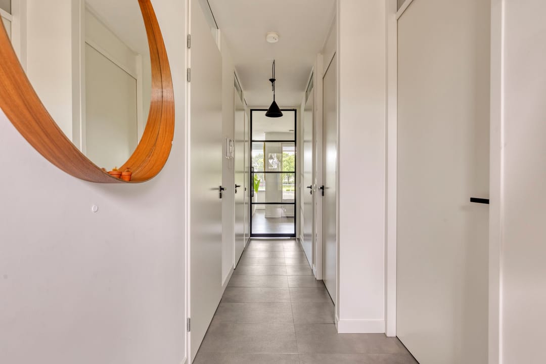 Modernized Corner Apartment with Balcony, Parking and Storage in Green Residential Area — 17