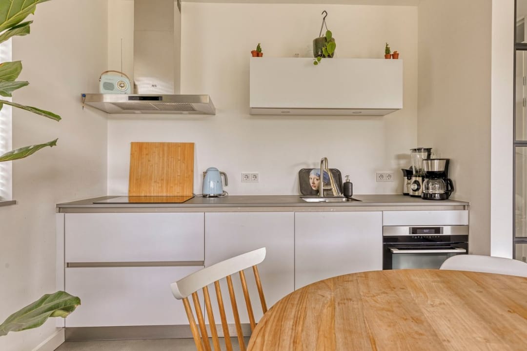 Modernized Corner Apartment with Balcony, Parking and Storage in Green Residential Area — 26