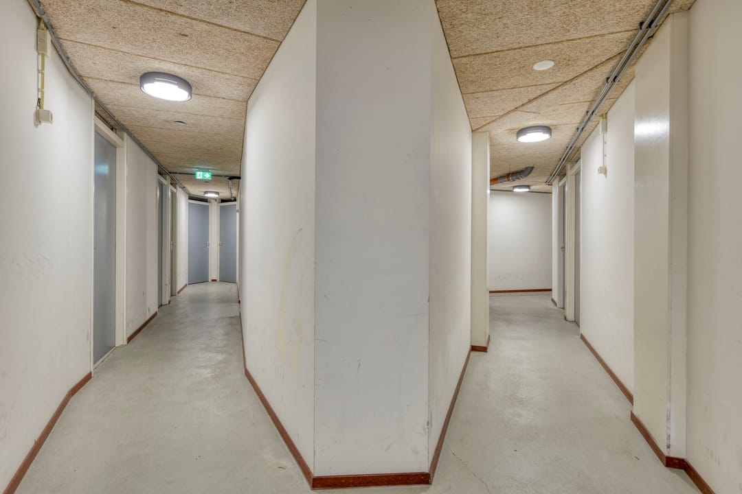 Modernized Corner Apartment with Balcony, Parking and Storage in Green Residential Area — 43