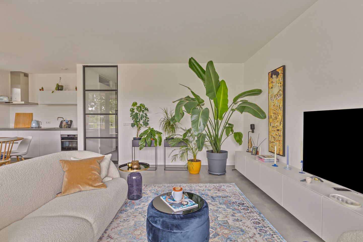 Modernized Corner Apartment with Balcony, Parking and Storage in Green Residential Area — 20