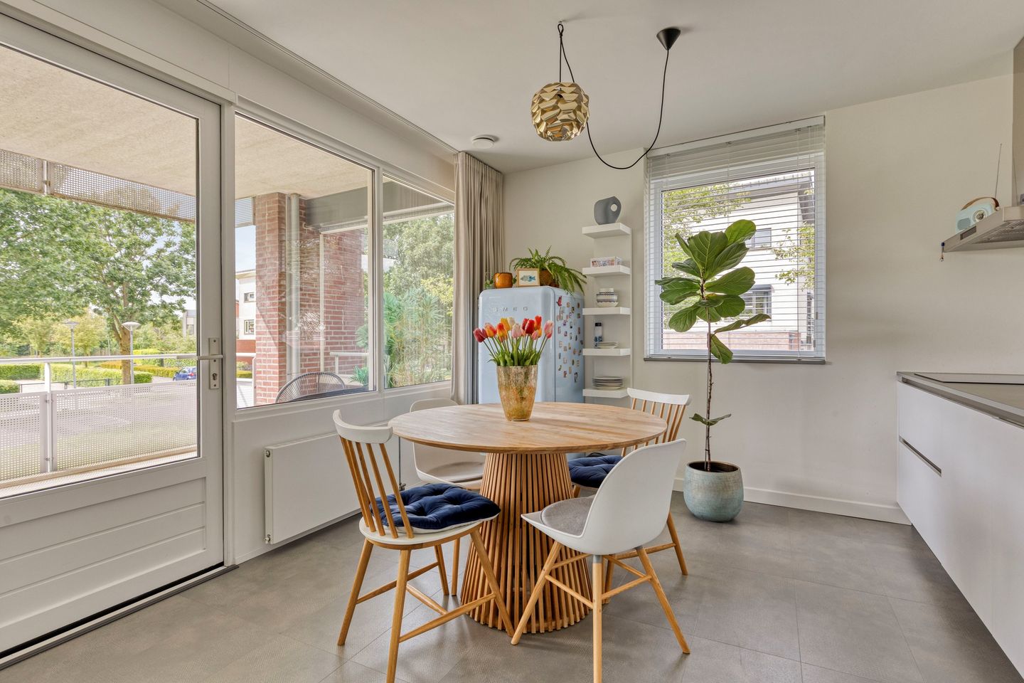 Modernized Corner Apartment with Balcony, Parking and Storage in Green Residential Area — 25