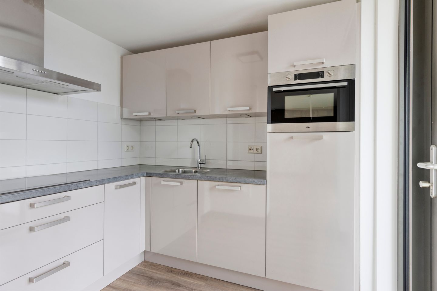 Photo 14 of van Meelstraat 14