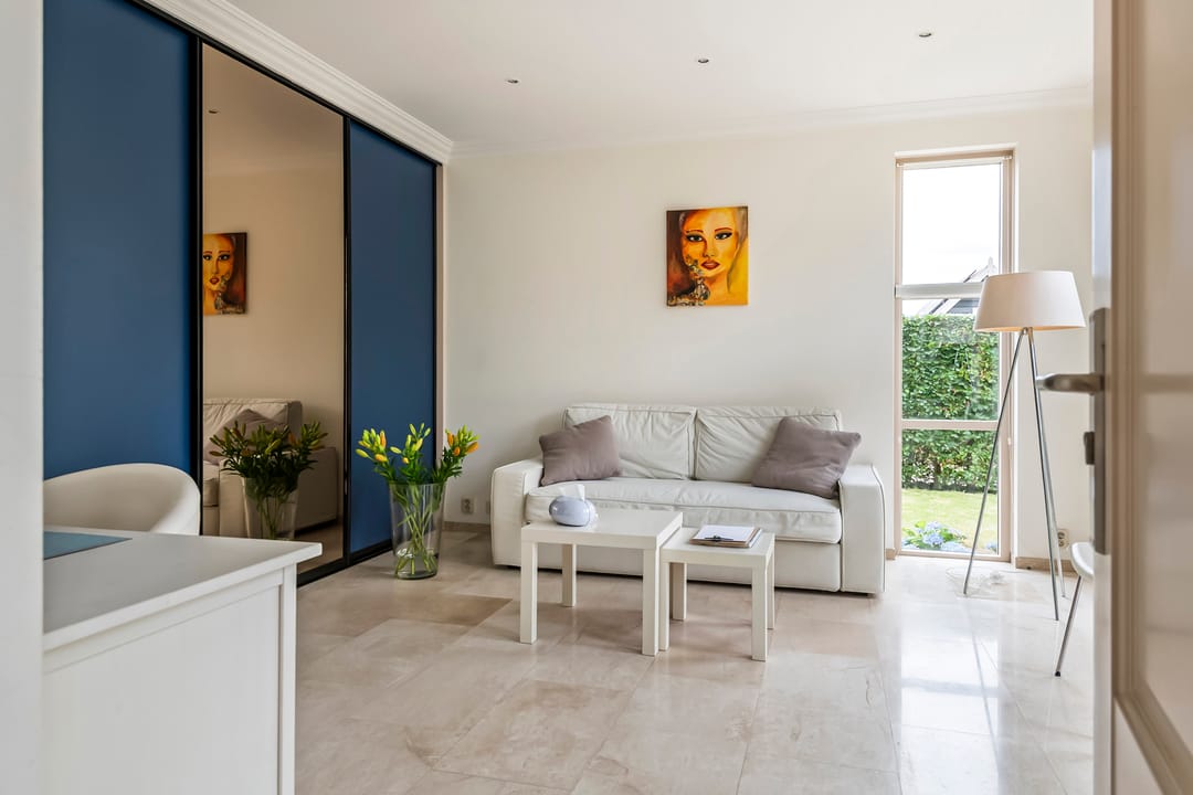Elegant Freestanding Villa with Spacious Garden and Southern Terrace — 47