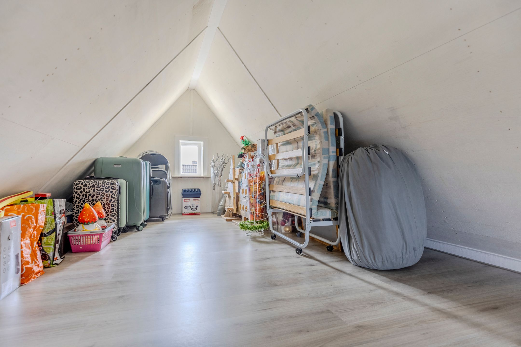 Spacious Detached Home with Green Views and Four Bedrooms — 33