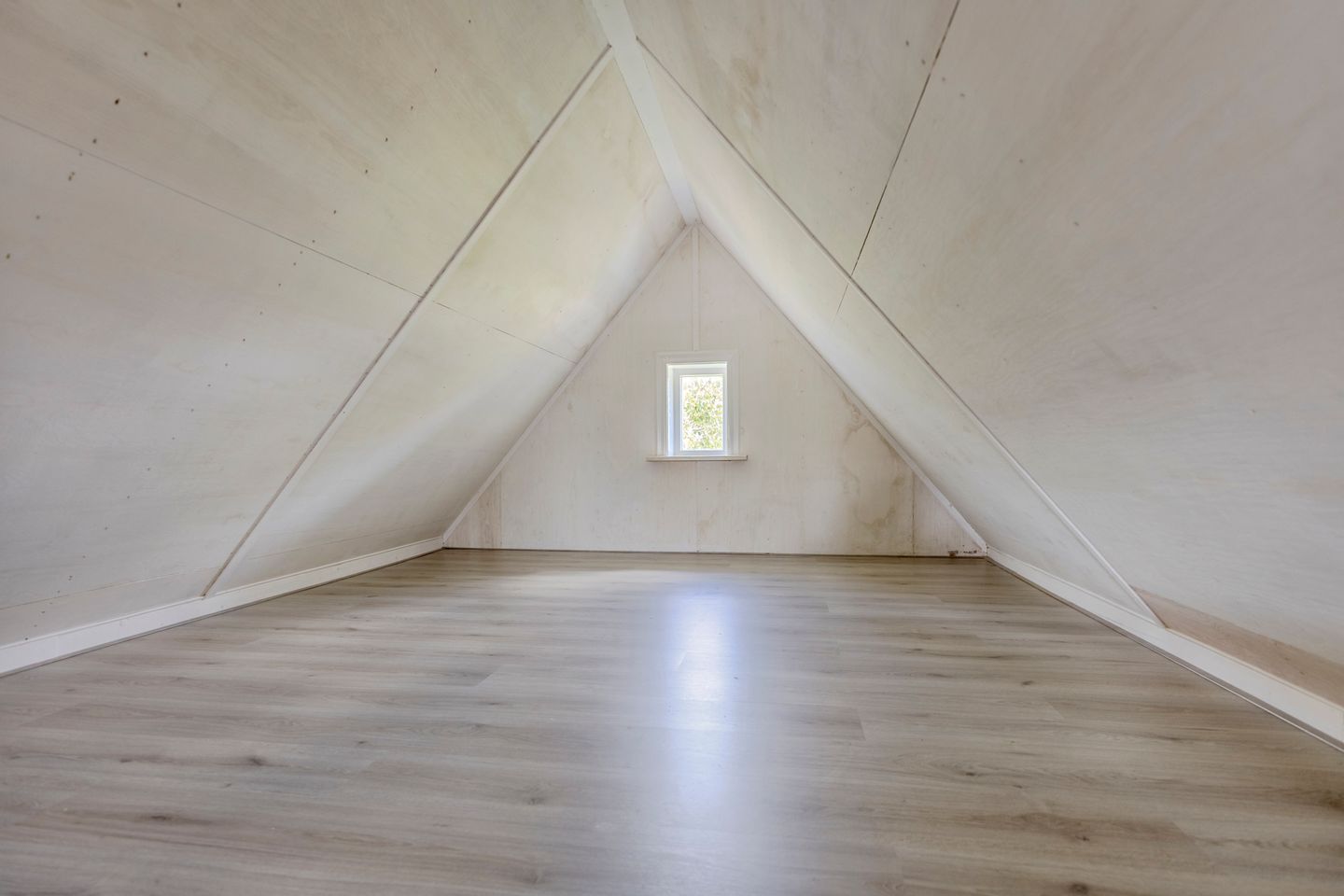 Spacious Detached Home with Green Views and Four Bedrooms — 34
