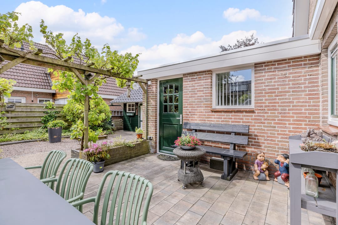 Spacious Detached Home with Green Views and Four Bedrooms — 37
