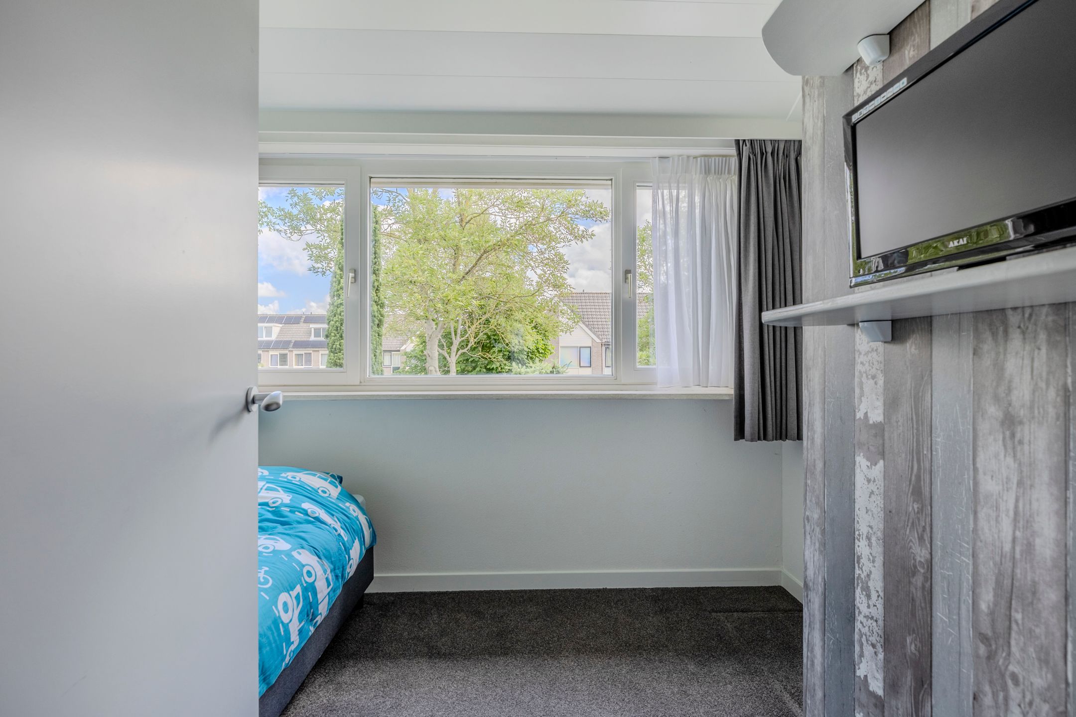 Spacious Detached Home with Green Views and Four Bedrooms — 27