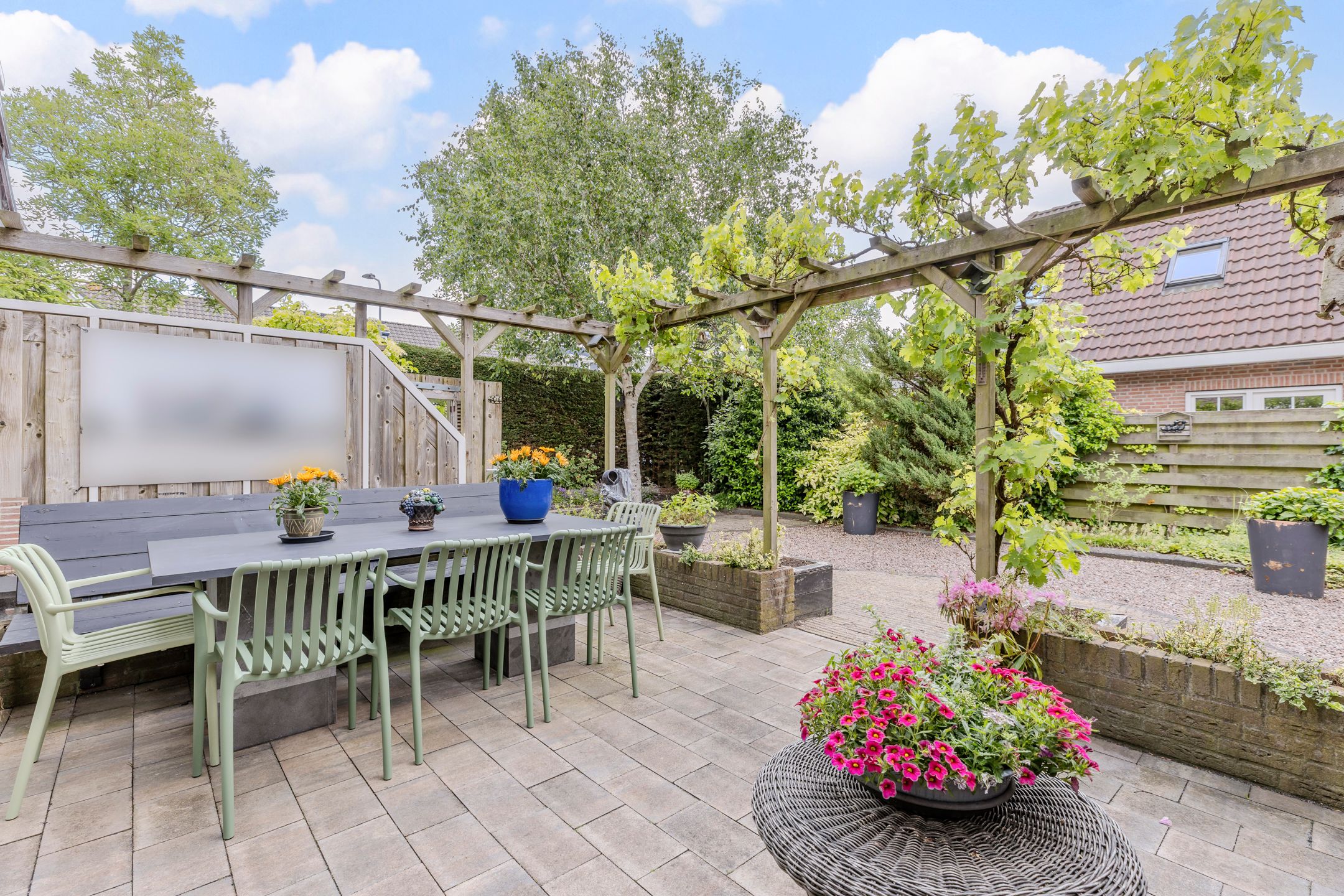 Spacious Detached Home with Green Views and Four Bedrooms — 36