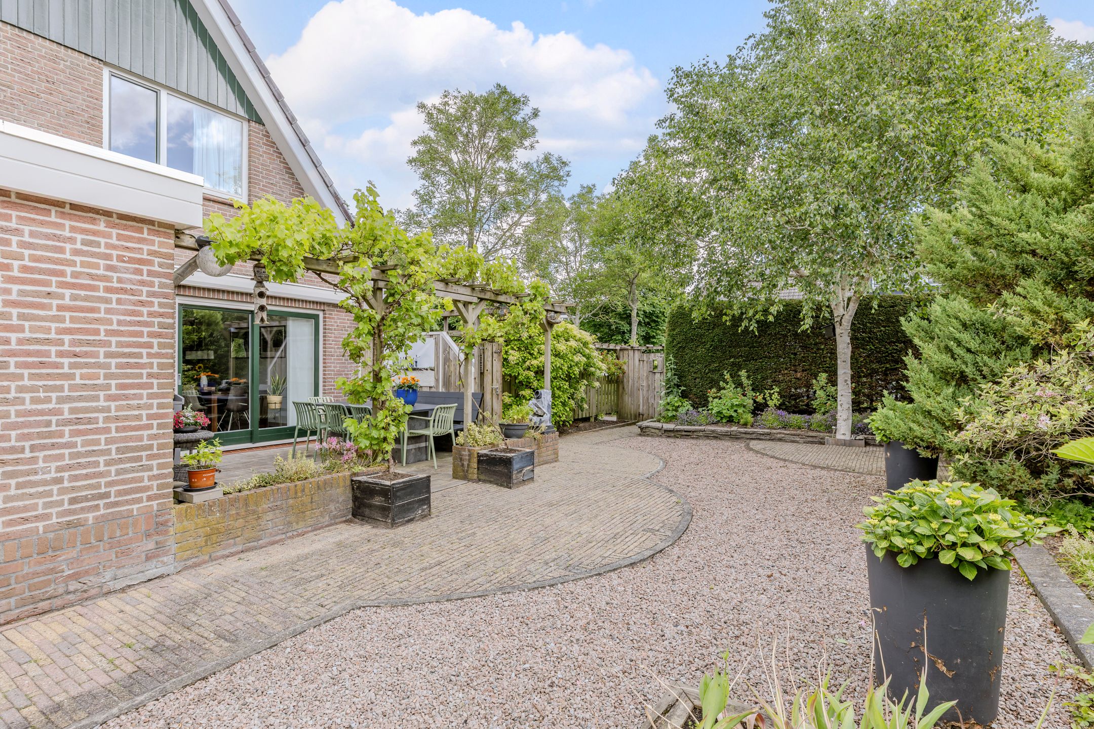 Spacious Detached Home with Green Views and Four Bedrooms — 42