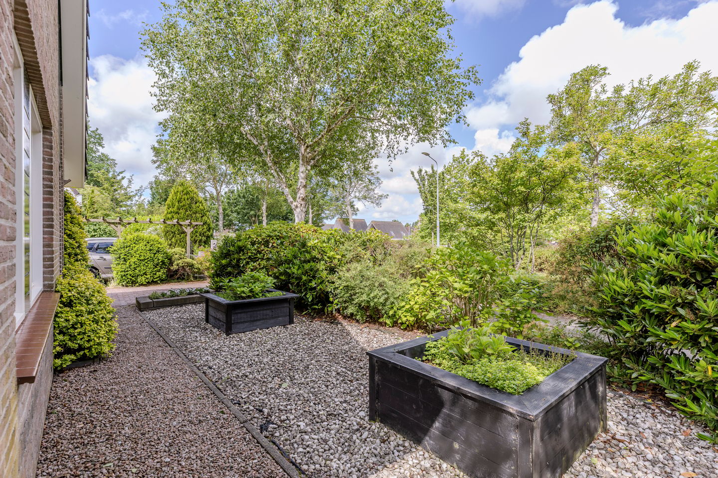 Spacious Detached Home with Green Views and Four Bedrooms — 44
