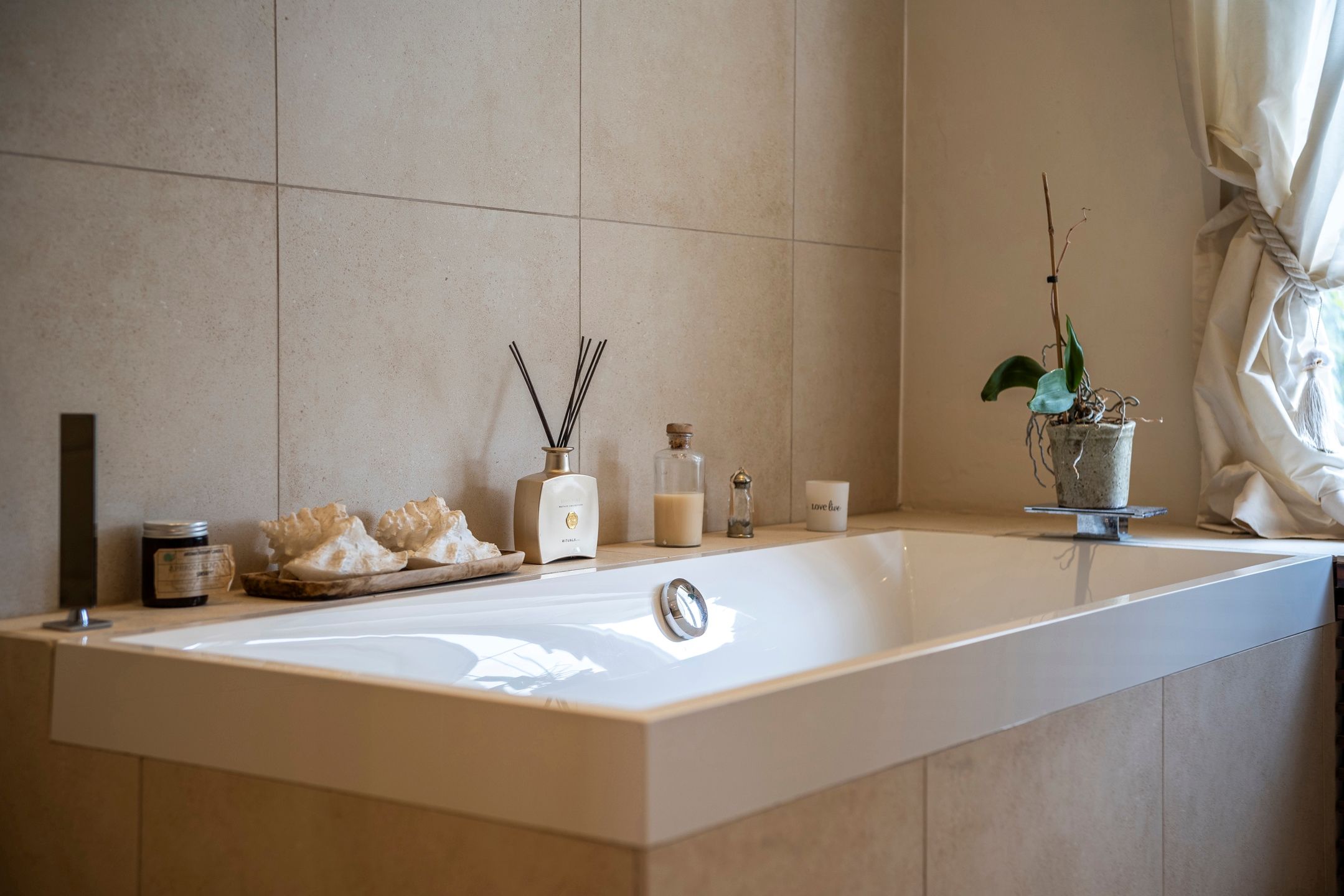 Historic Neoclassical Mansion with Heated Pool in Turnhout City Center — 24
