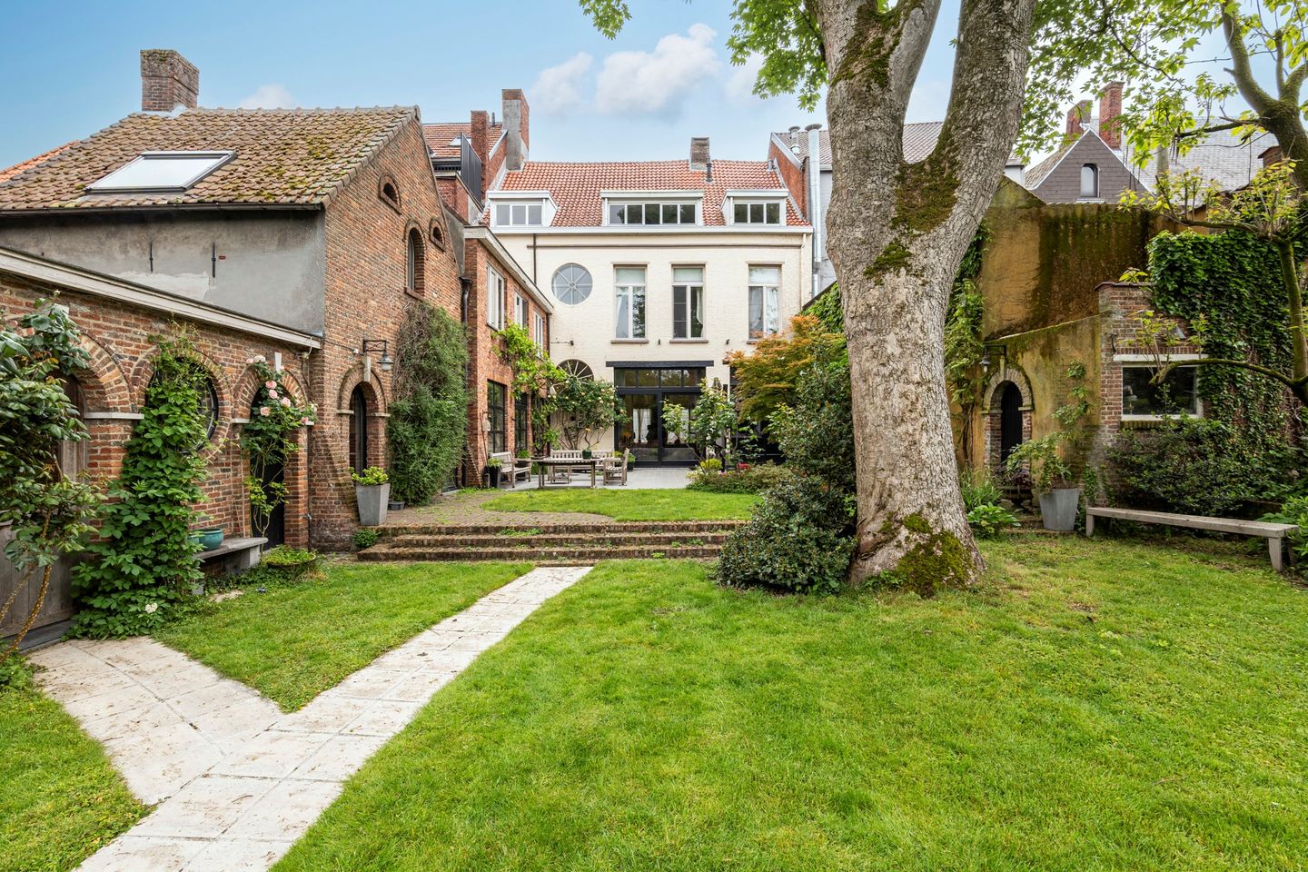 Historic Neoclassical Mansion with Heated Pool in Turnhout City Center — 40