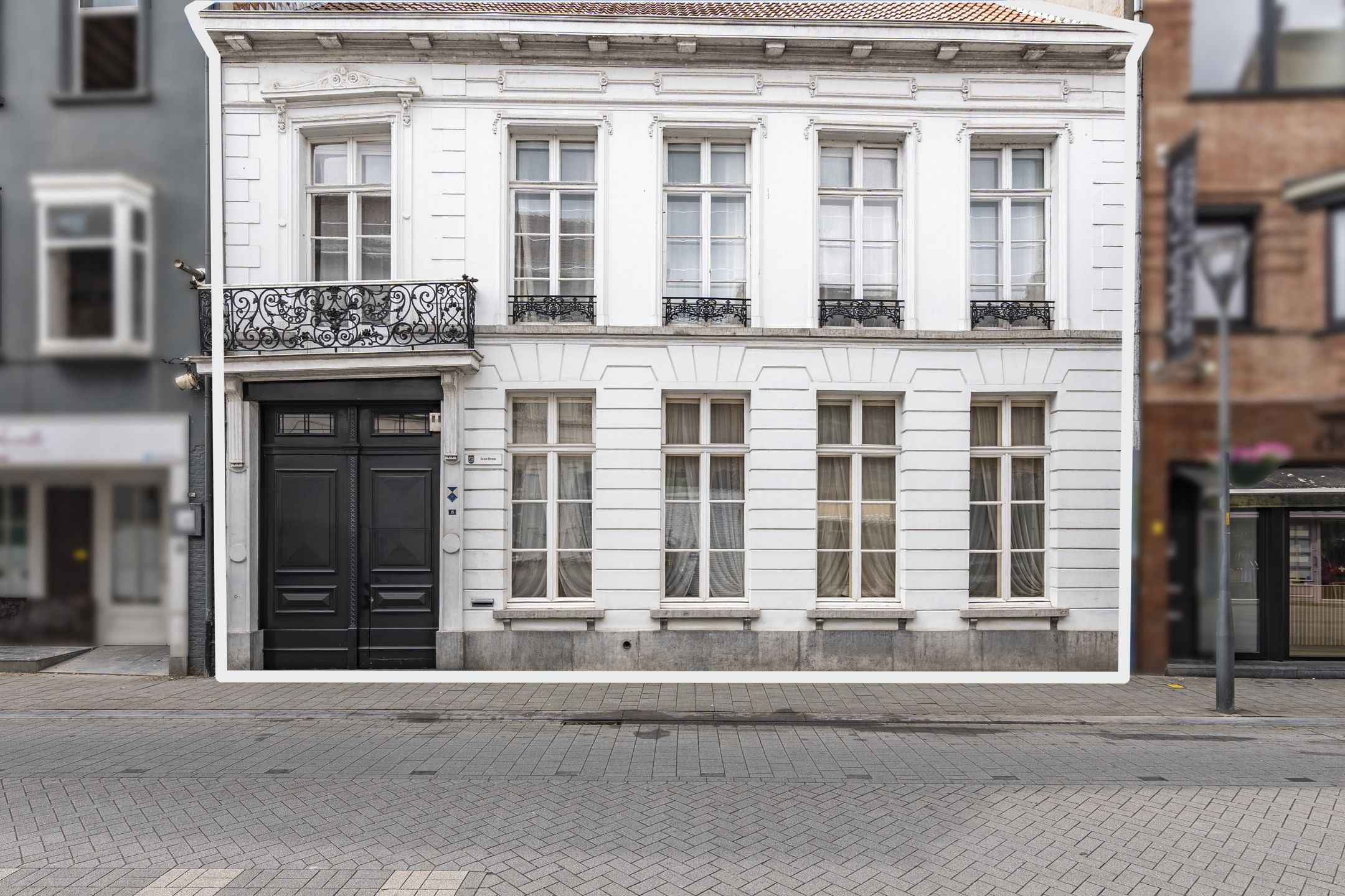 Historic Neoclassical Mansion with Heated Pool in Turnhout City Center — 42