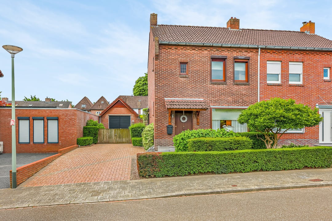 Photo 1 of Jonker Cluttstraat 33