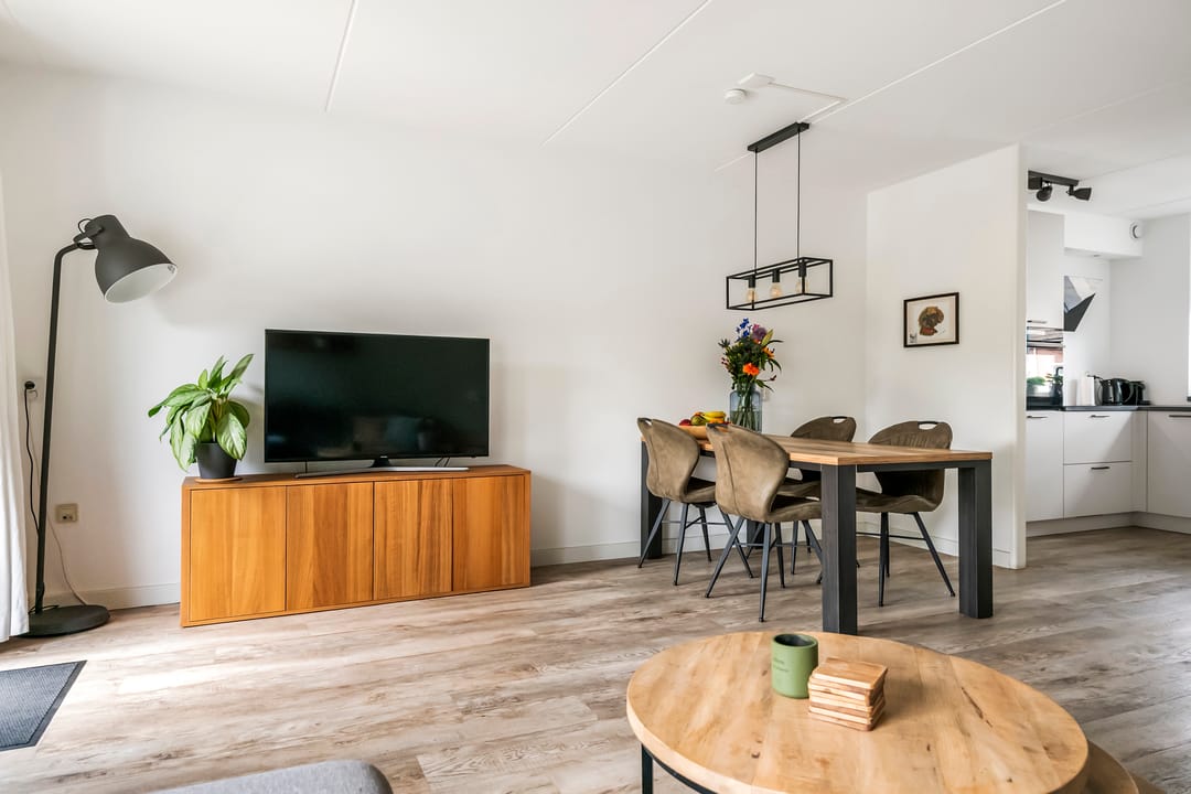 Move-in Ready Terraced Home with Sunny South-West Garden — 8