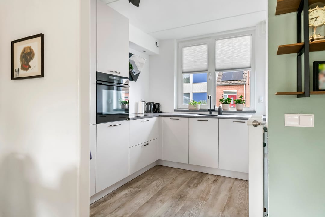 Move-in Ready Terraced Home with Sunny South-West Garden — 11