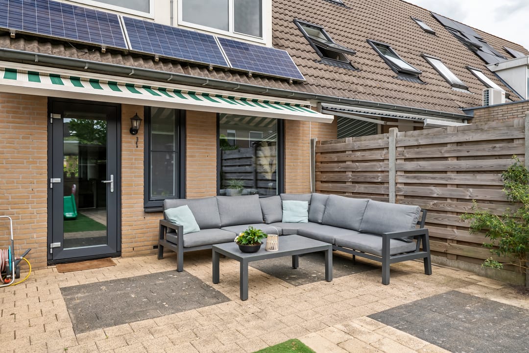 Move-in Ready Terraced Home with Sunny South-West Garden — 32