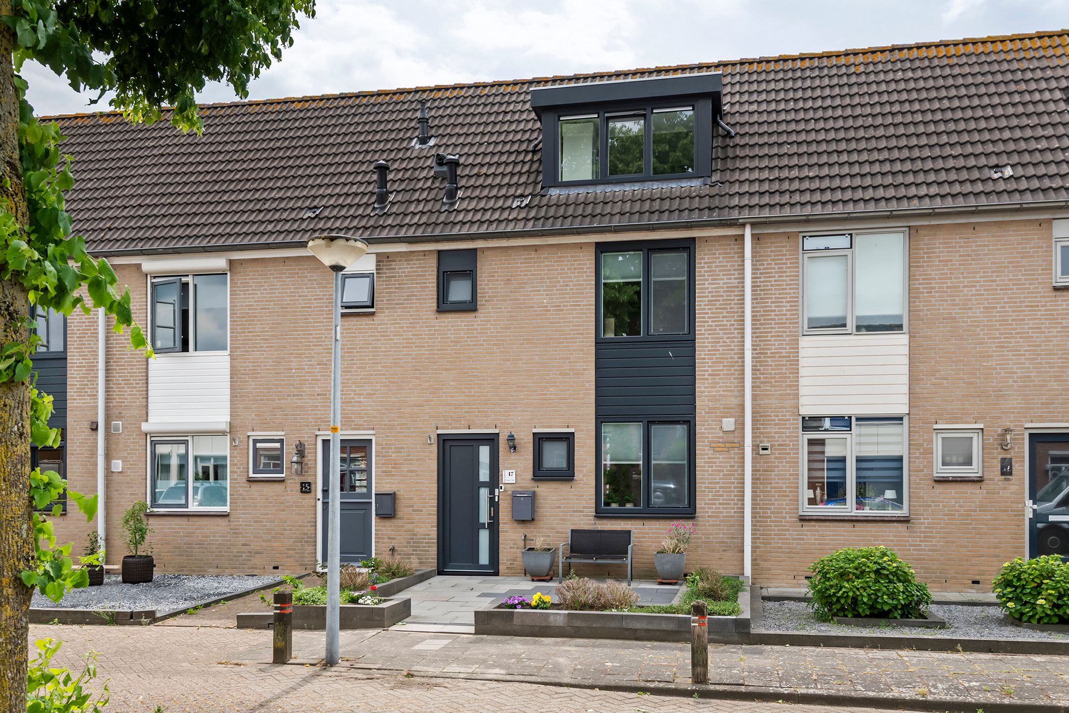 Move-in Ready Terraced Home with Sunny South-West Garden — 33