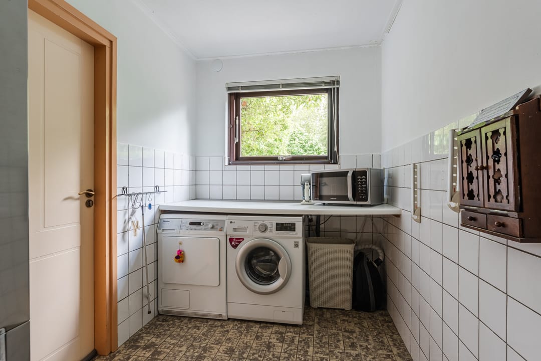 Photo 22 of Zuwe 52