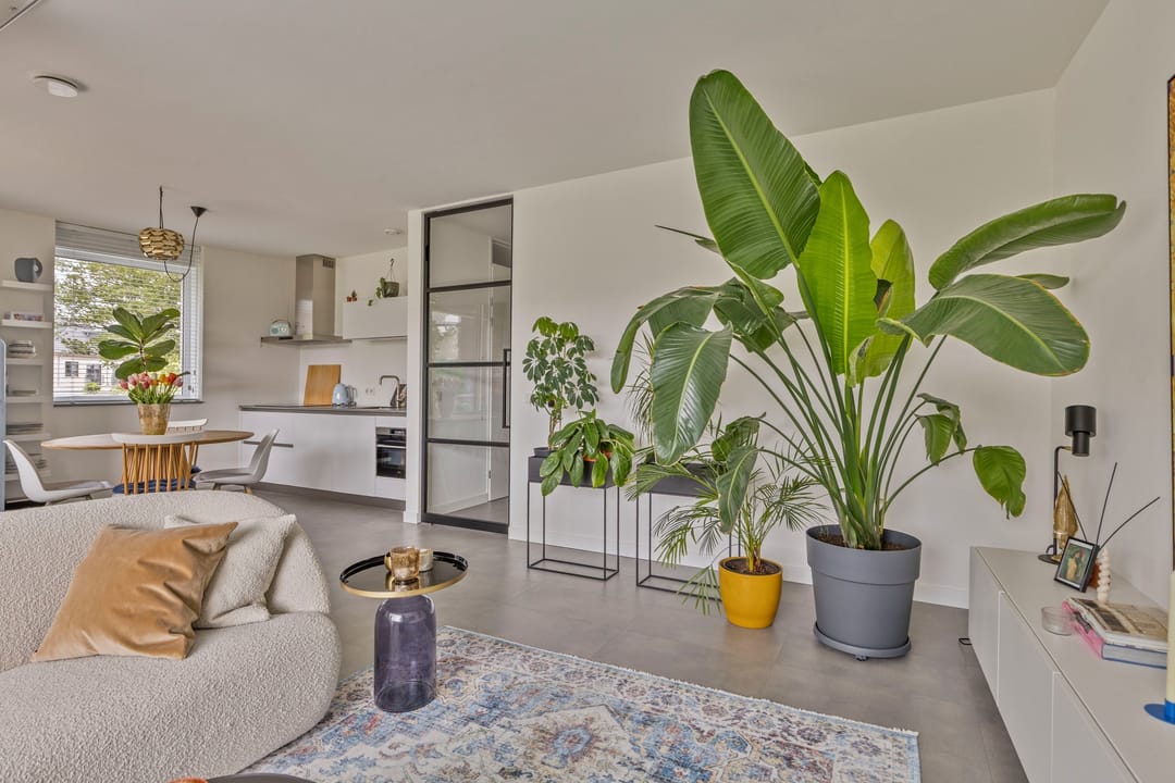 Modernized Corner Apartment with Balcony, Parking and Storage in Green Residential Area — 22
