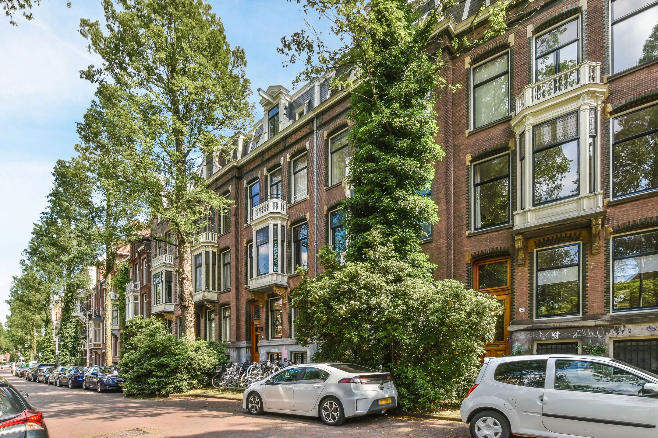 Photo 21 of Van Eeghenstraat 121-2