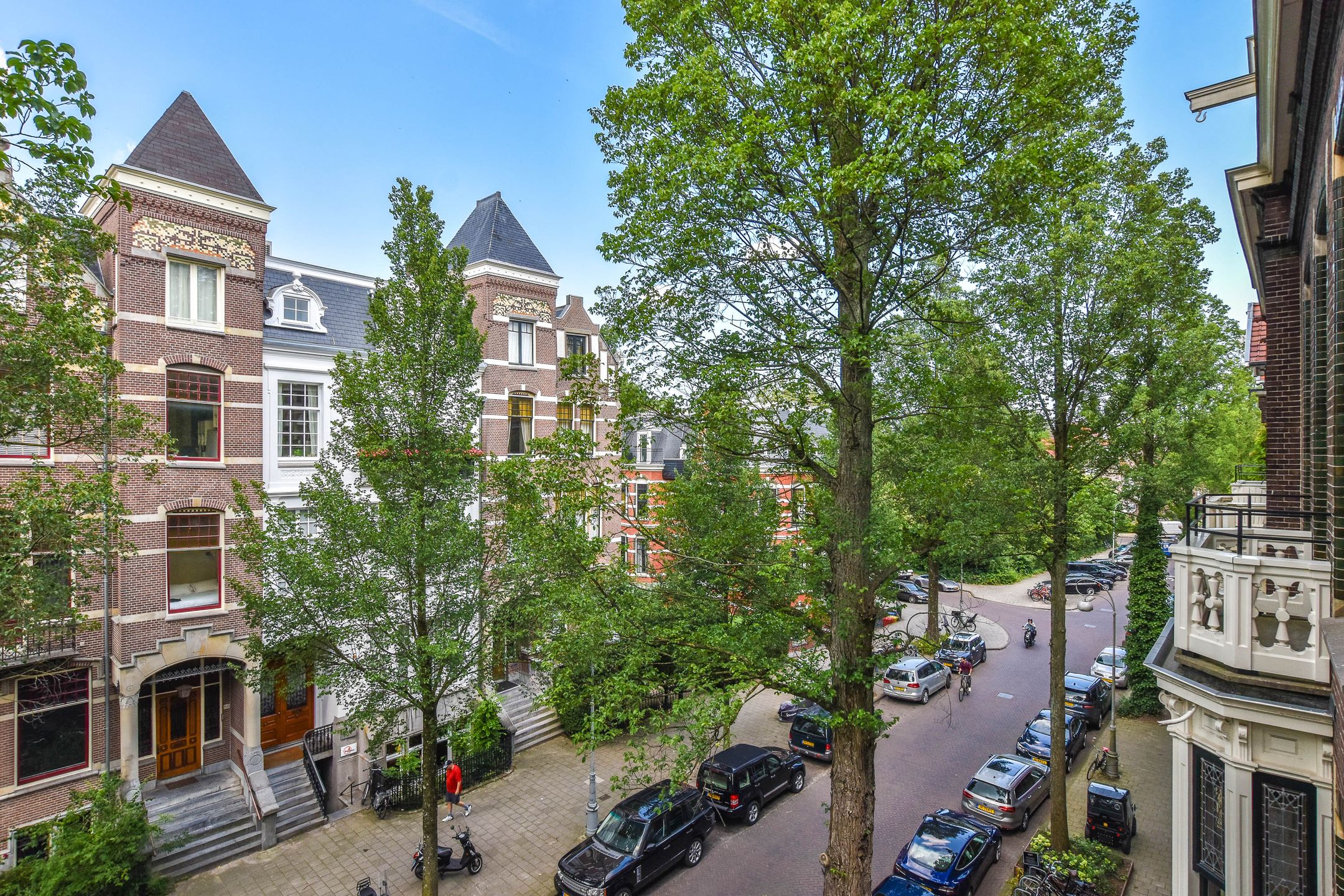 Photo 24 of Van Eeghenstraat 121-2