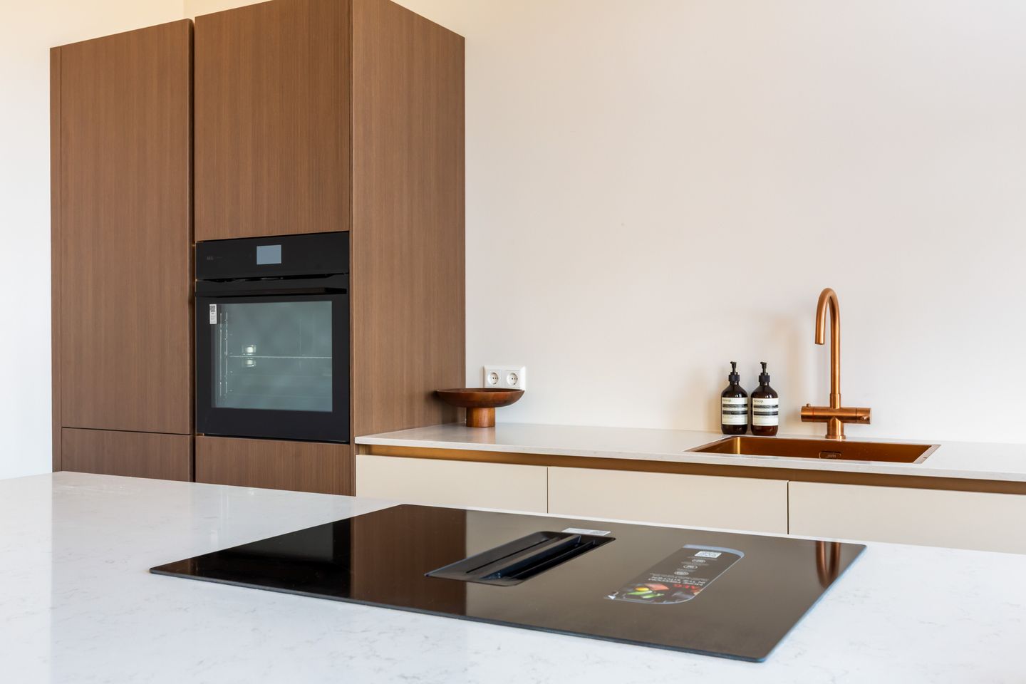 Luxury Renovated Apartment in Utrecht's Desirable Zeeheldenbuurt — 19