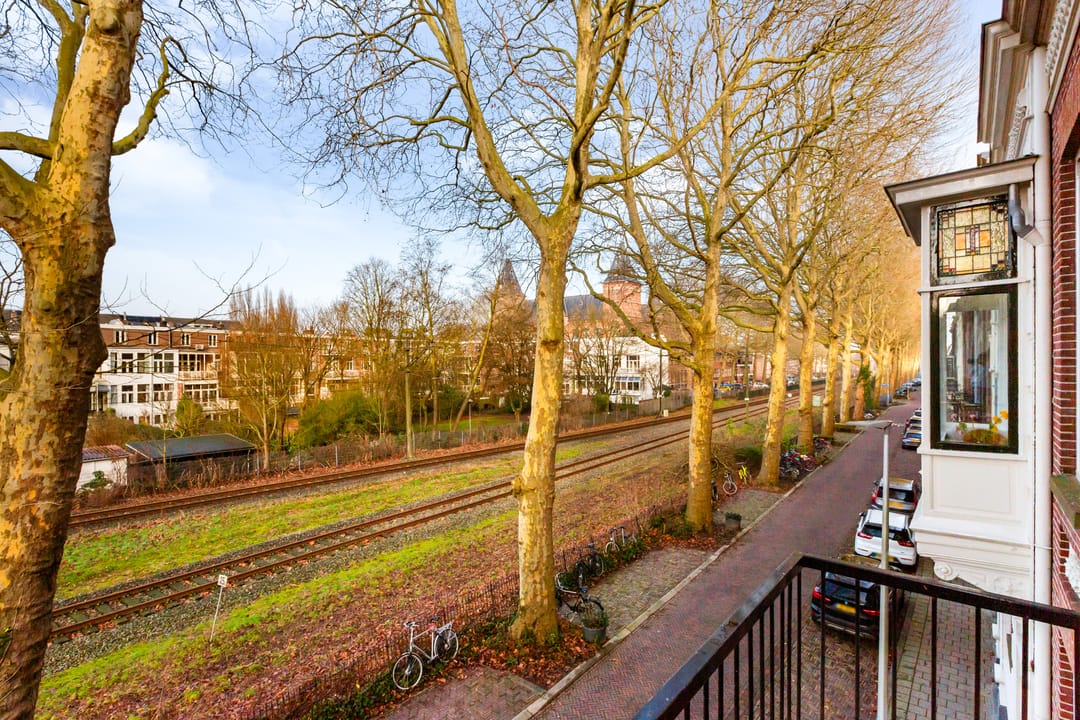 Luxury Renovated Apartment in Utrecht's Desirable Zeeheldenbuurt — 43