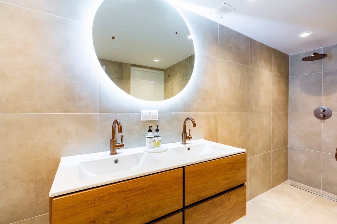 Luxury Renovated Apartment in Utrecht's Desirable Zeeheldenbuurt — 32